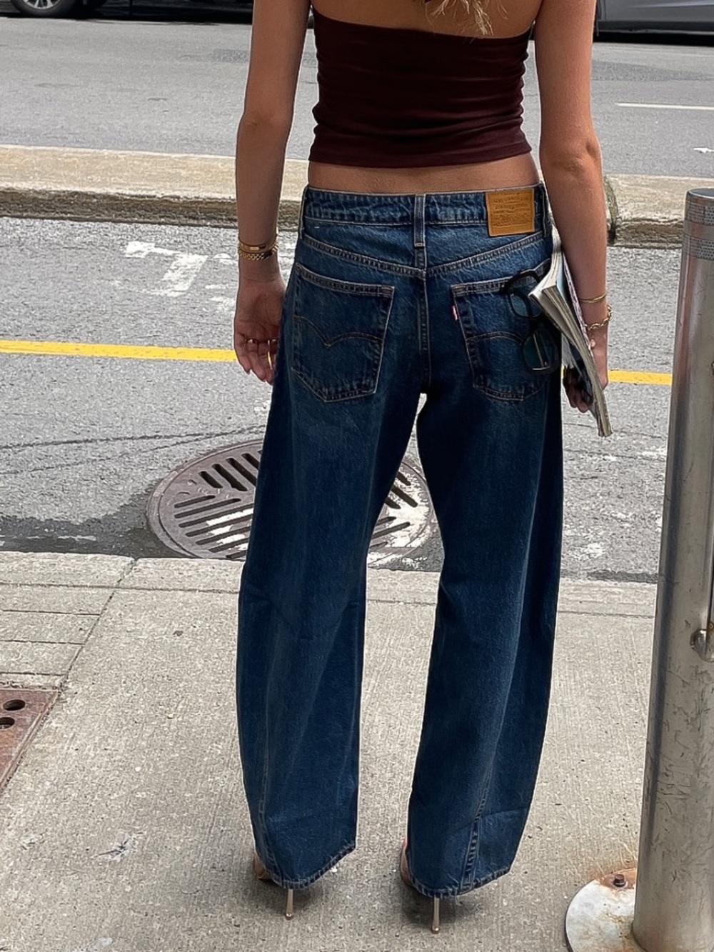 Levi’s Baggy Dad Barrel Jean - Picture 3 of 4